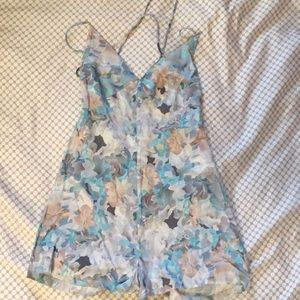 Short cross cross back romper